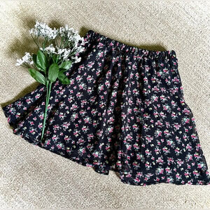 Wet Seal NWT Floral Mini Skirt - XS